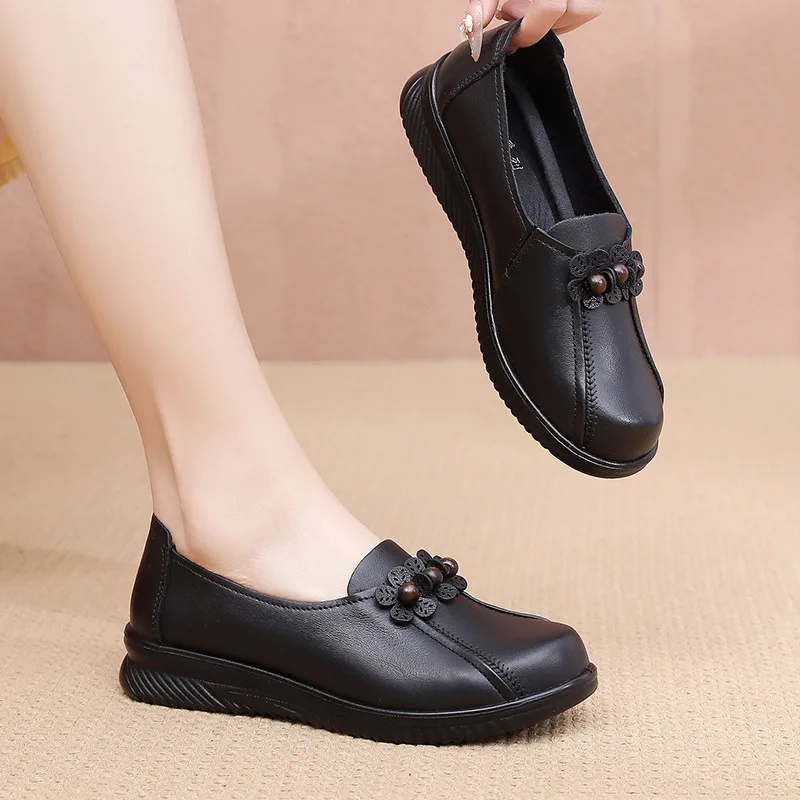 أحذية جلدية متعددة الاستخدامات ربيع الخريف موضة أحذية الحفلات غير الرسمية وصول المرأة الجديدة خمر