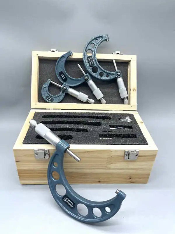 Set Of Four Micrometers Wood Box Packing 4PCS Micrometer Set 0-100 Mm/0-4