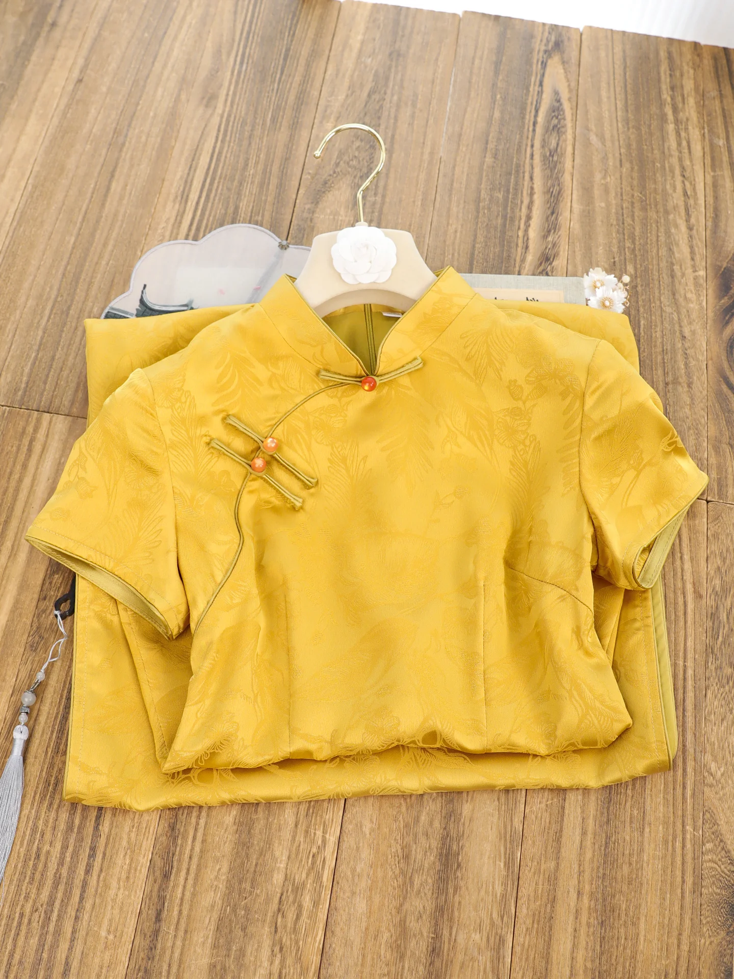 

Женское желтое платье-ципао с коротким рукавом, в китайском стиле, новое, удобное, дышащее, длинное, с цветочным узором, для повседневной носки