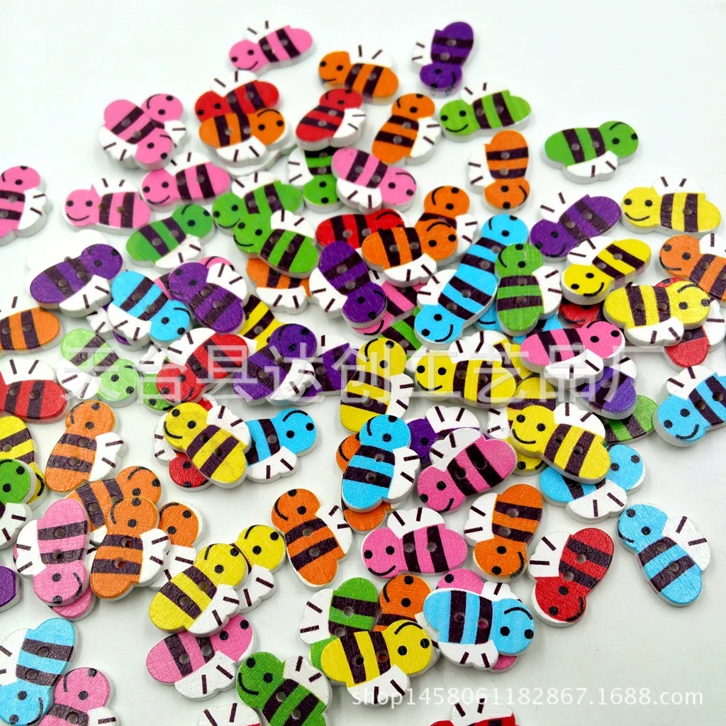 กระดุมไม้ผึ้งน้อยสีการ์ตูนน่ารัก เย็บวัสดุตกแต่ง อุปกรณ์เสริม แพ็คละ 100 ชิ้น