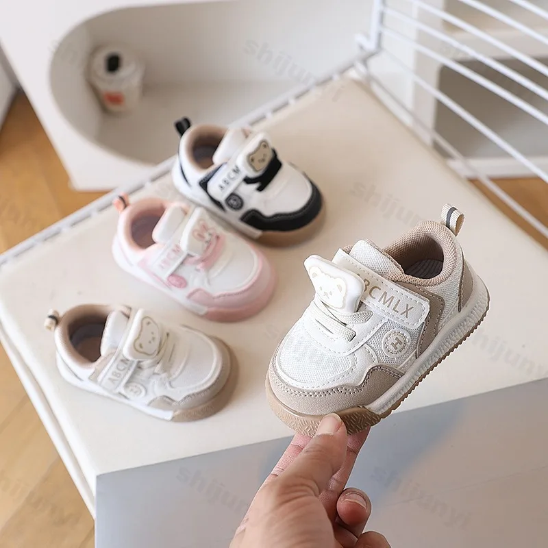 

Детские кроссовки, весна-осень 2024, детская повседневная обувь с медведем, дышащая сетчатая обувь с мягкой подошвой для маленьких девочек и мальчиков, уличная прогулочная обувь