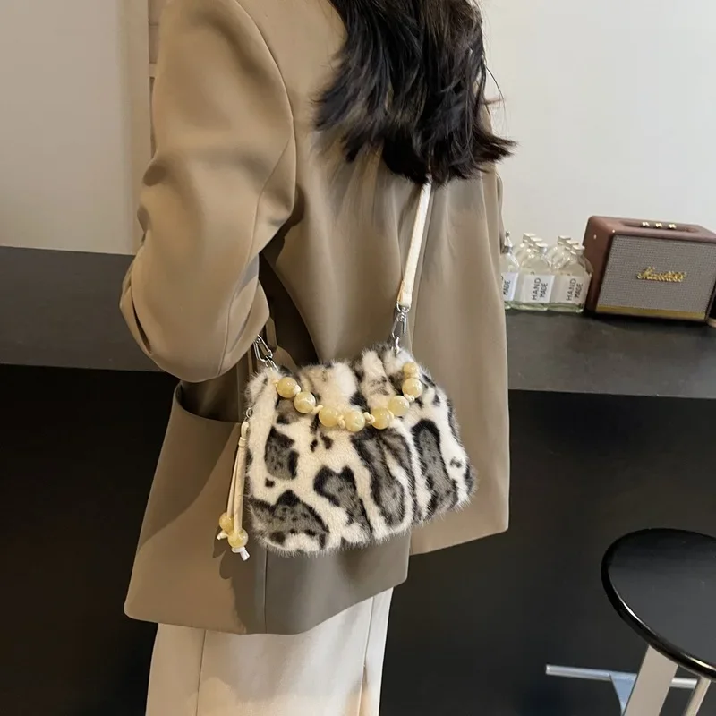 Korean Version of Fashion Leopard Print Hair Bag Autumn and Winter Pleated Shoulder Messenger Bag Commuter Versatile Plush Bag