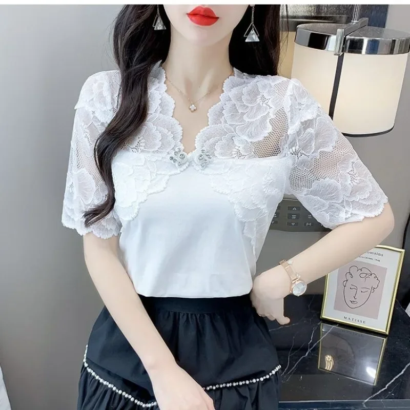 Lente Zomer Dameskleding Effen Kleur Korte Mouw Kant Uitgehold Bloemen Patchwork T-shirt Elegante Modieuze Tops JJ136