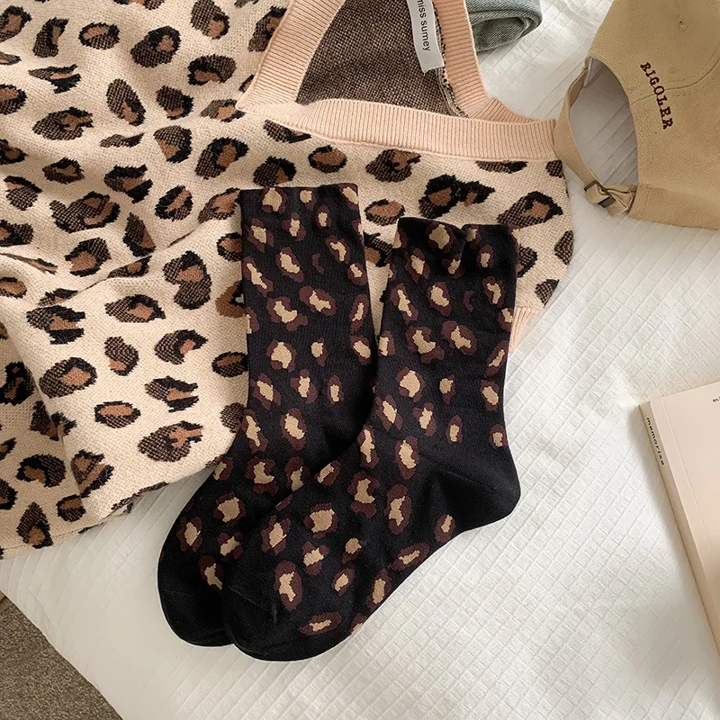1/5 Paar Damen-Socken mit Leopardenmuster, gepunktet, mittellang, modisch, bequem, schweißabsorbierend, atmungsaktiv, für alle Jahreszeiten, lässige Socken – Detail 6