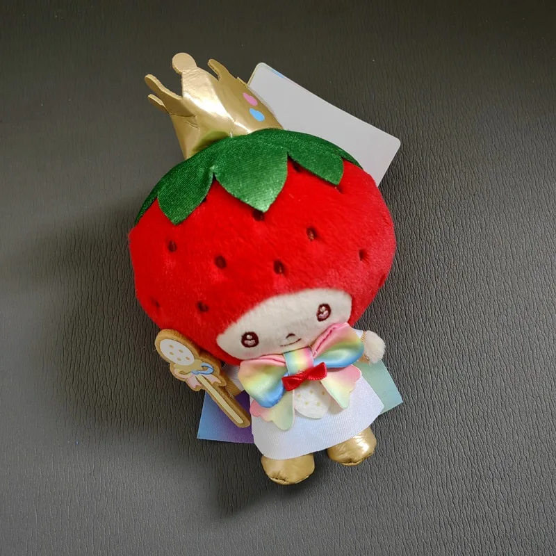 Breloczek Pluszowy Król Truskawek Łańcuszek Kulka Gazeta Truskawkowa 50. Rocznica Kawaii Śliczne Breloczki do Torebki Zawieszka do Kluczy