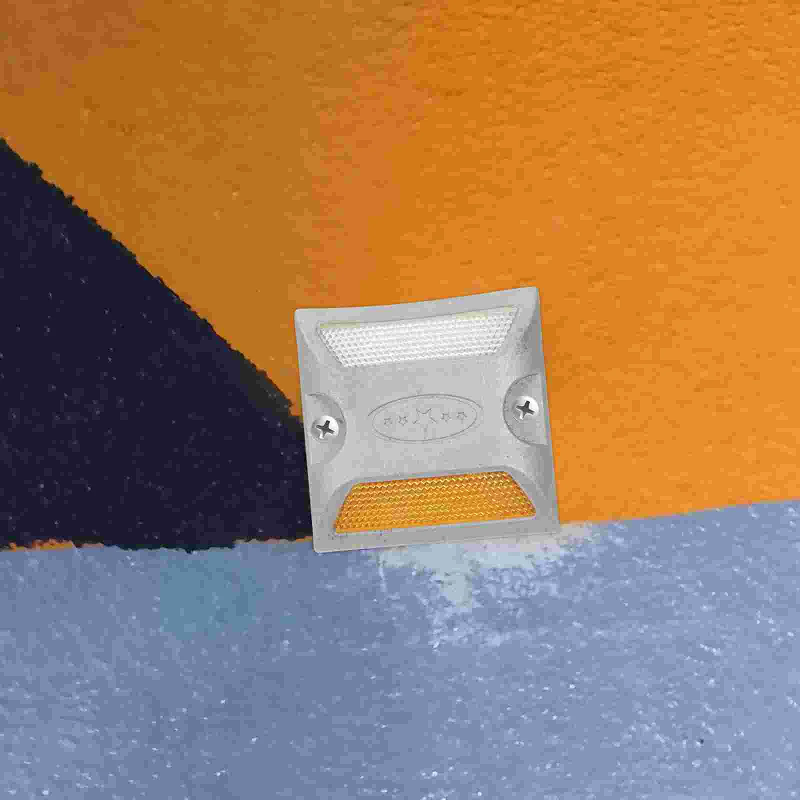 مسامير أمان على الطرق، علامة درب عاكسة للرصيف على جانب الطريق، ملحقات أمنية وامضة، أصفر مزدوج