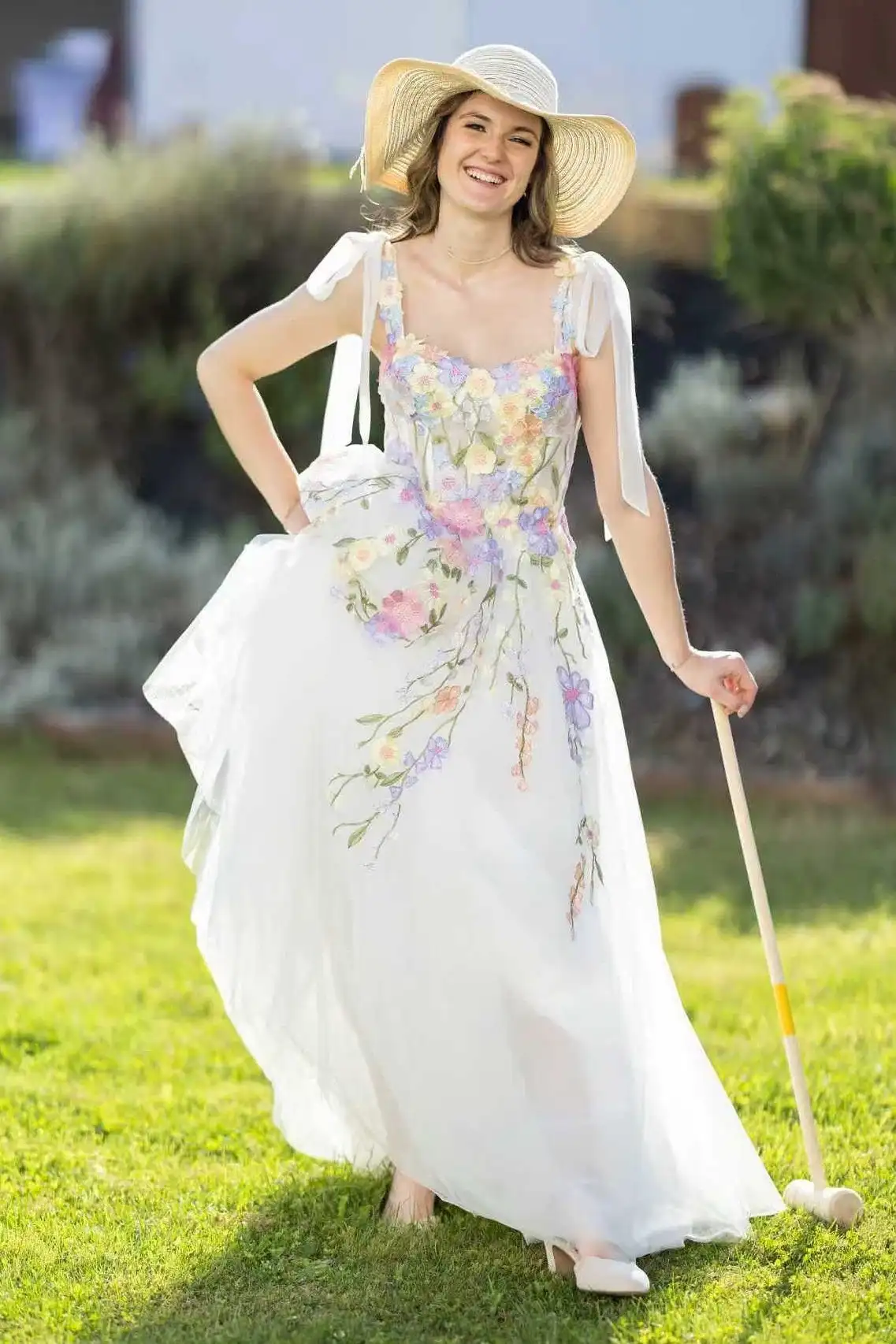 

Tulle Flowers Spaghetti Straps Wedding Dress Lovely Sweetheart Bow A-line Backless Marriage Formal Dress Outdoor Brides Gowns