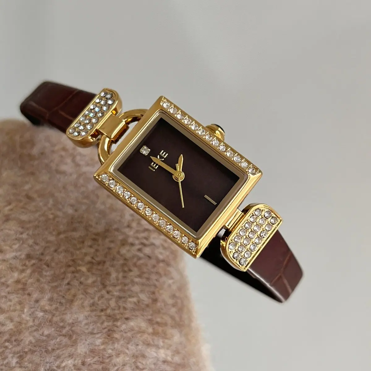 Vintage square women's watch, luxury and sophisticated design, leather strap, high-end timepiece, fashionable quartz wristwatch.