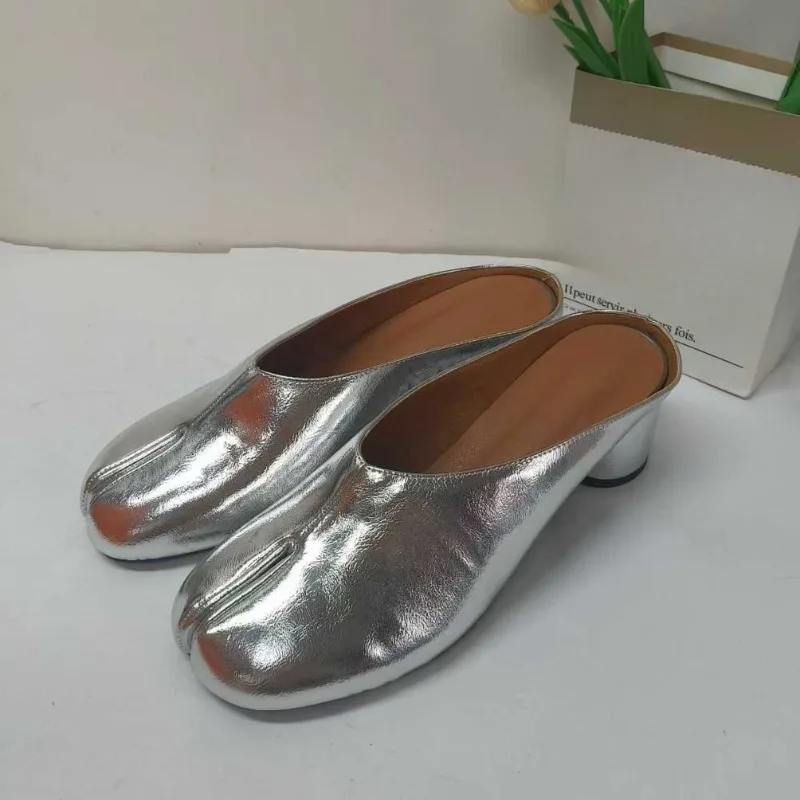 

New Split Toe Black Silver Catwalk Show Round Heel Slippers European American Fashionable and Comfortable Women's Sandals 34-43