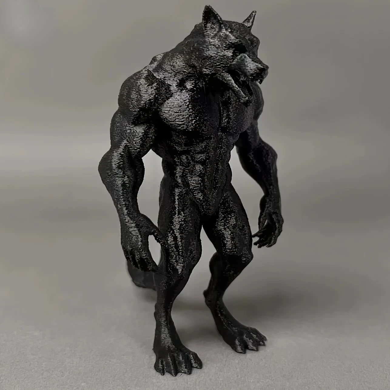 Standing Werewolf Ornaments Realistic Design-home Decoration Werewolf Statue Ornaments Suitable for Christmas Valentine's Day