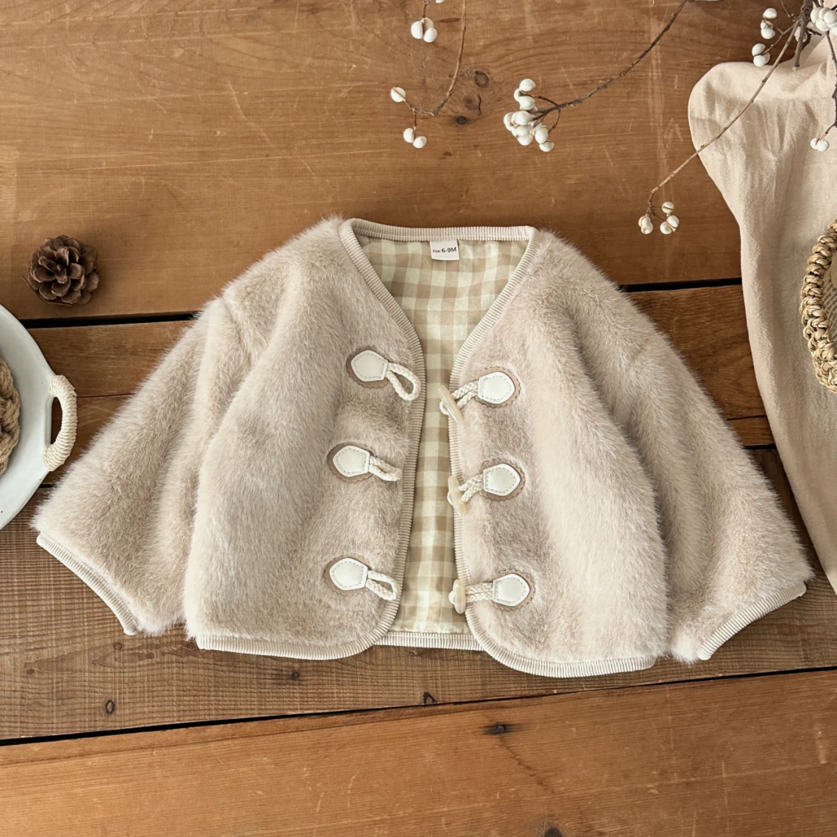 سترة قطيفة عصرية للفتيات الصغيرات مع بطانة شبكية وإبزيم قرن البقر معطف دافئ للأطفال الصغار ملابس شتوية