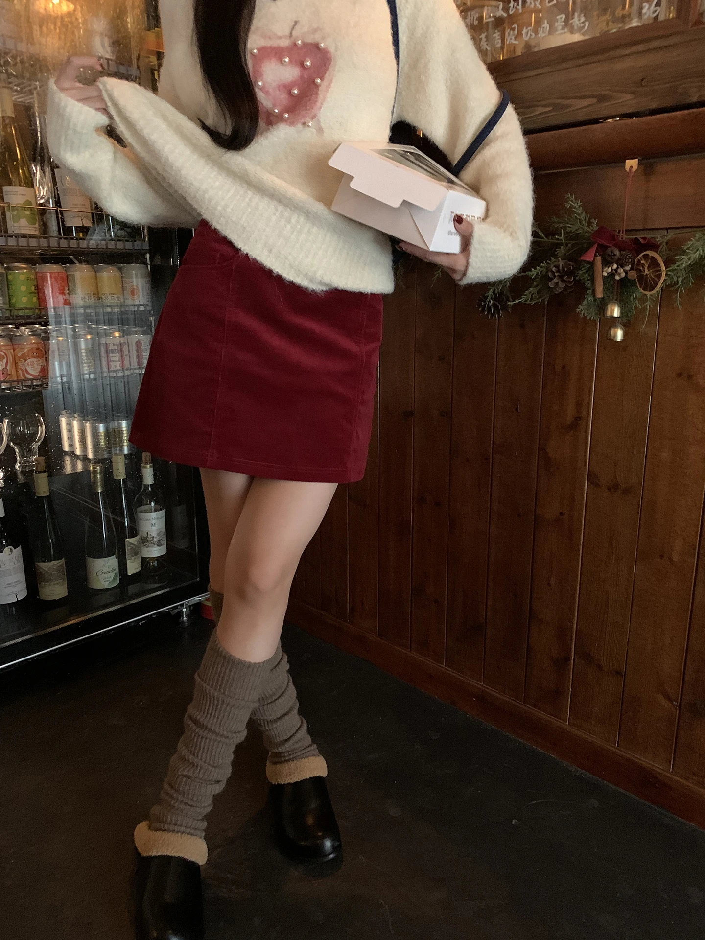 

Красная юбка трапециевидной формы, женская осенне-зимняя новинка, облегающая юбка с низкой талией, хлопковое полиэфирное волокно, простая юбка для поездок на работу