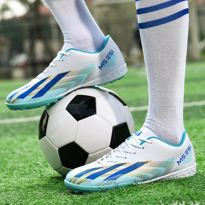 -New campus youth nail breaking football shoes training shoes