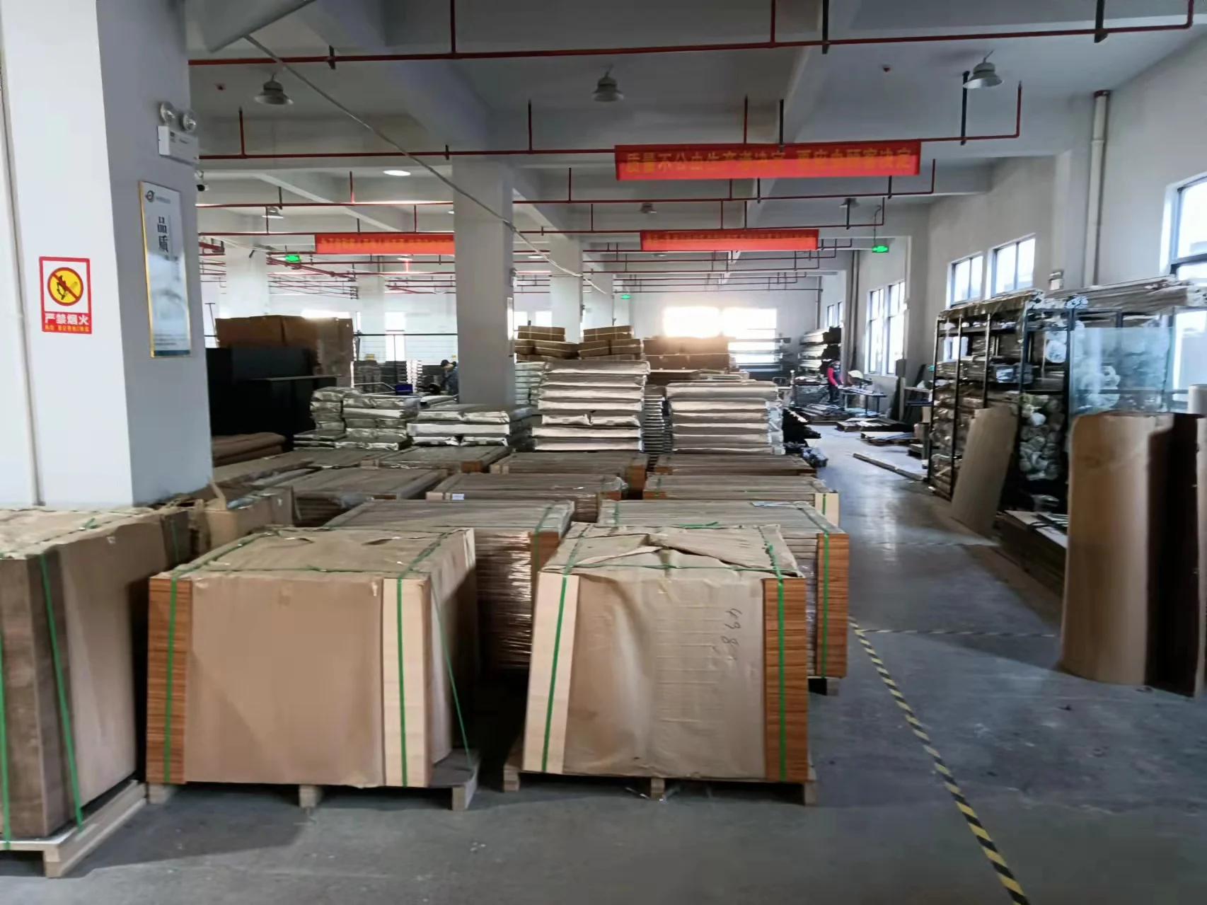 Custom.HIKUYA Custom Aluminium Frame Showcase Glass Display with LED Light  for Retail, Pop-up Shops, Trade Counters