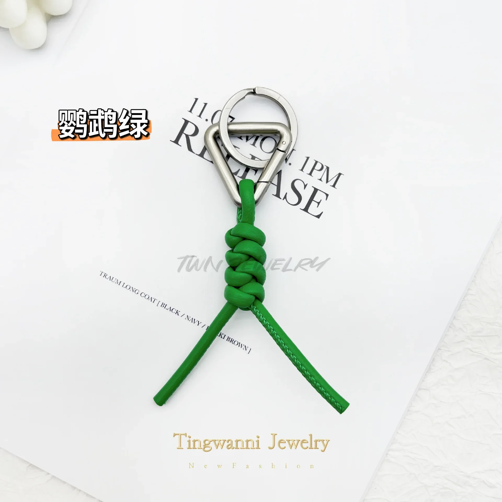 New Creative Trend Triangle Keychain Weaving Diamond Knot Keyring High End Authentic Keychain Hanger