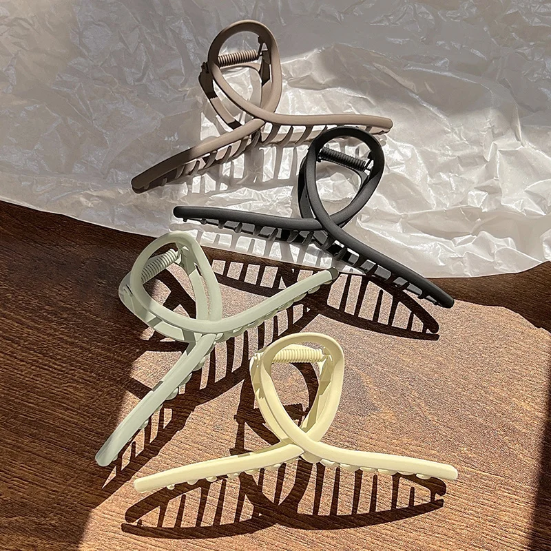 Super large metal clip women 2023 new hair volume more shark hair clip headdress senior feeling back of the head hair clip