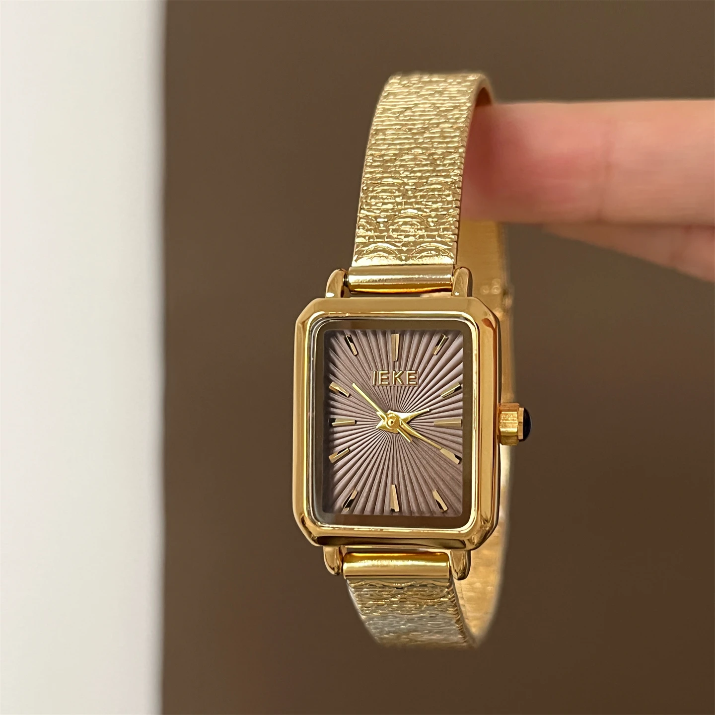 

New High-End Classic Rectangular Metal Strap Women'S Watch, Fashionable, Versatile, Exquisite, Retro Quartz Wristwatch