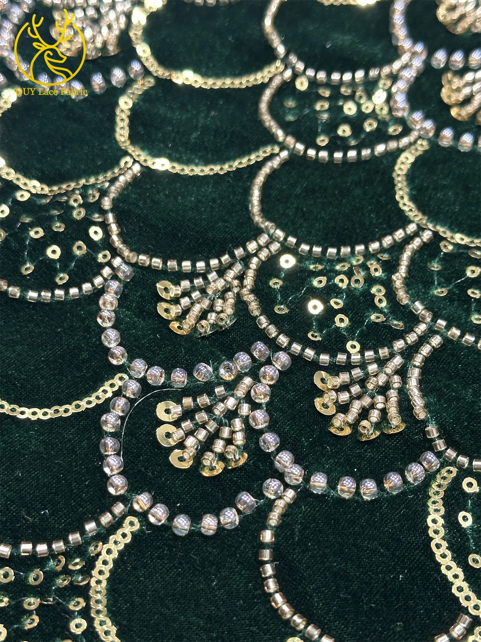 Weinroter nigerianischer Samtstoff mit Stickerei und Perlen, hochwertiger afrikanischer Spitzenstoff, französische Pailletten-Spitze für Damen-Hochzeitskleider – Detail 25