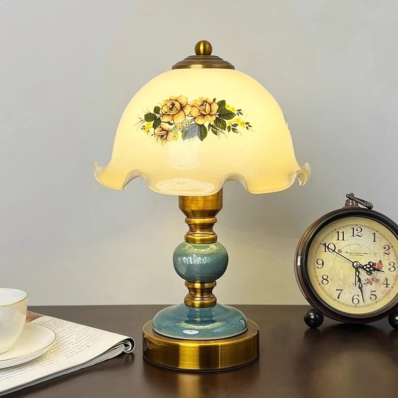 

Retro desk lamp, bedroom bedside lamp, American-style European-style decorative atmosphere, living room night light creative hig