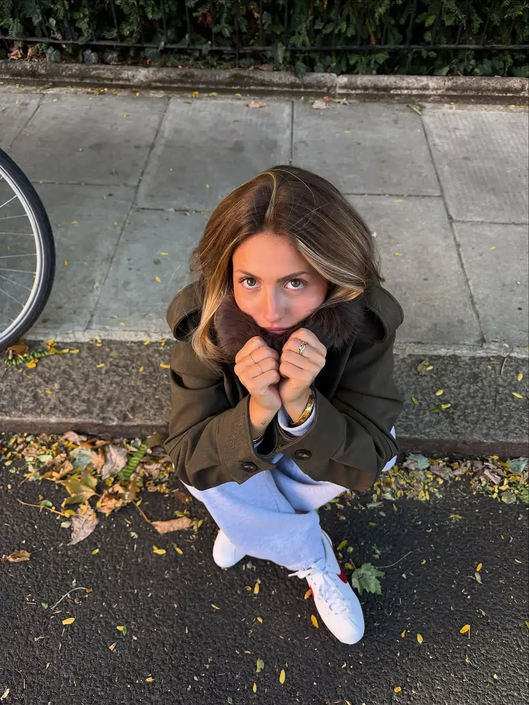 سترة نسائية عادية عتيقة بياقة من الفرو مرقعة مع طية صدر السترة وأكمام طويلة وجيوب وسحاب معطف 2026 ملابس خارجية للسيدات للتنقل اليومي #6