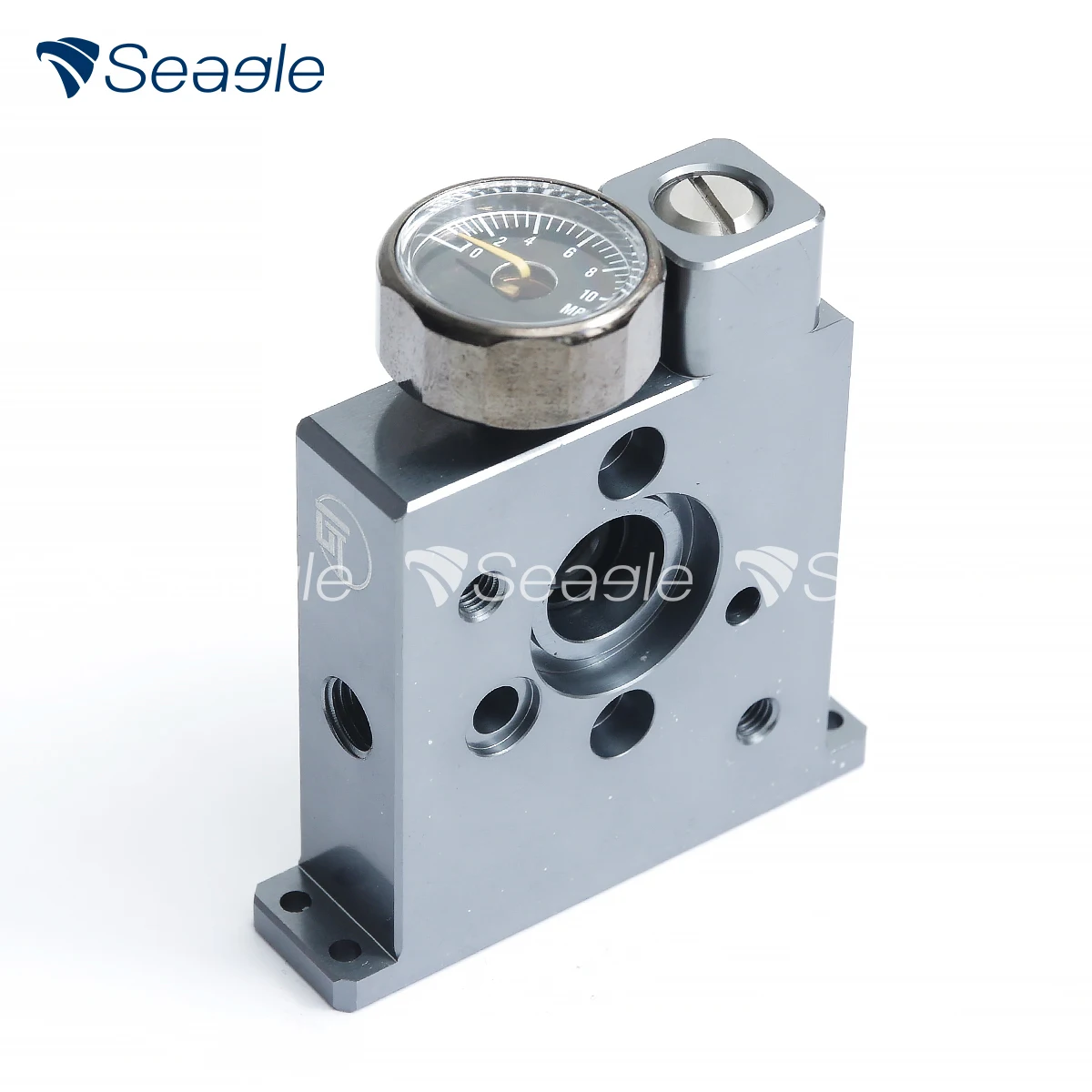 

Высококачественный манометр без протечек, легко собирается, с предварительно просверленным цельнометаллическим кронштейном