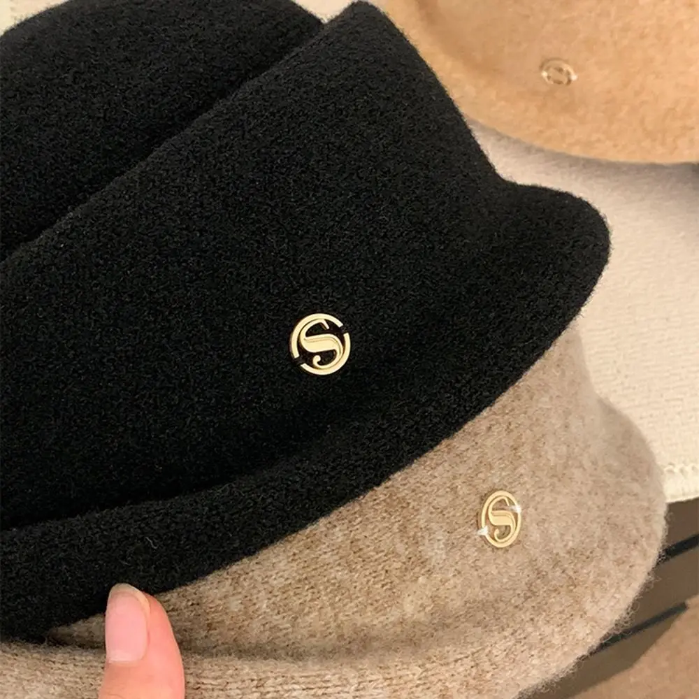 أزياء القوس هيبورن نمط توبر قبعة زهرة الكاميليا النمط الفرنسي المرأة قبعة رسمية النمط البريطاني لون نقي حوض قبعة الشتاء