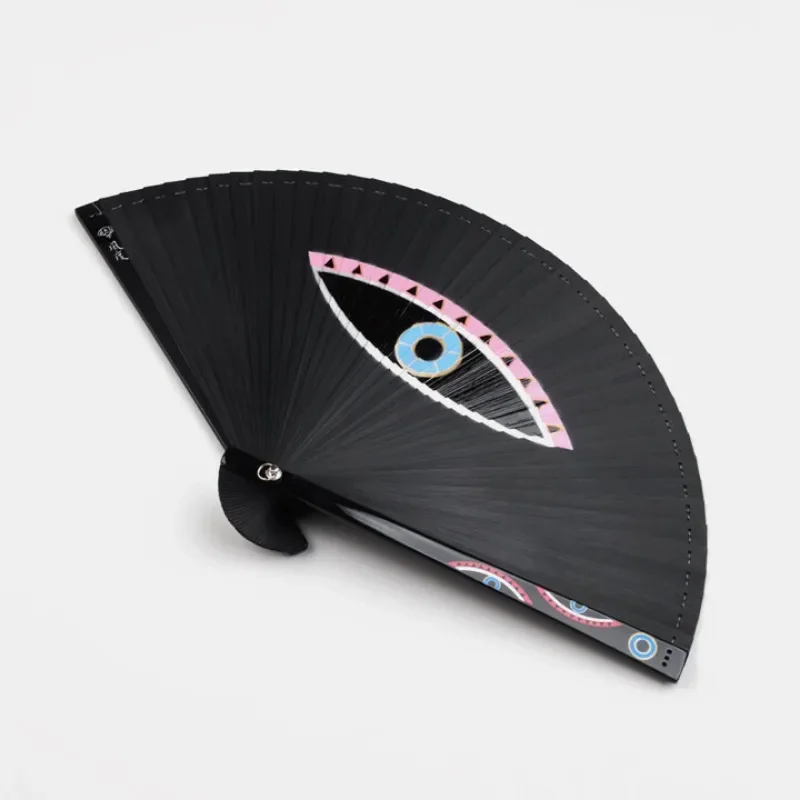 Kleiner Faltfächer aus Bambus für Damen