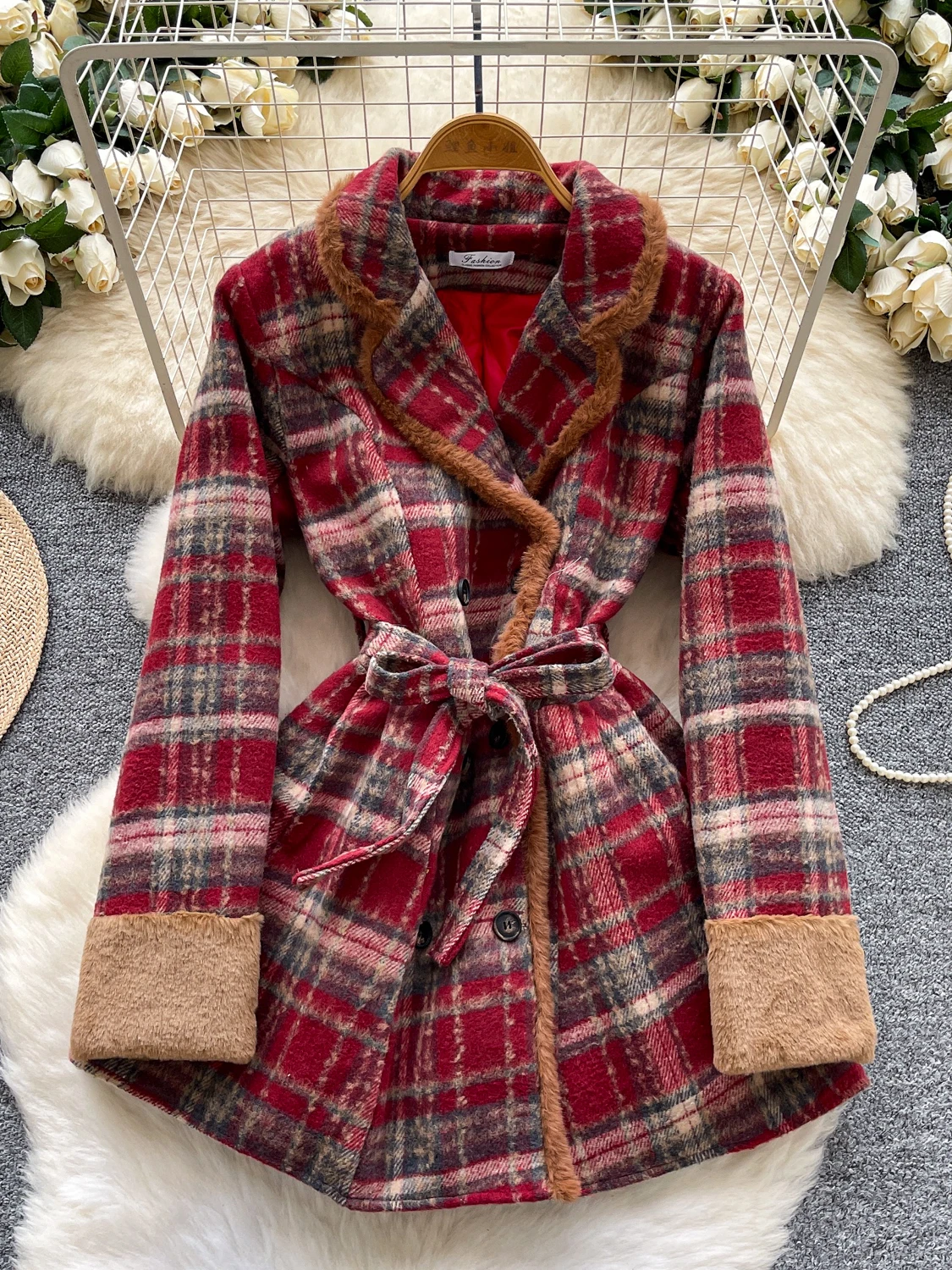 

Retro Briti Sle Faionable Fur Trimmed Waist Cinched Double Breasted Plaid Woolen Coat Versatile Ladies' ort Outerwear