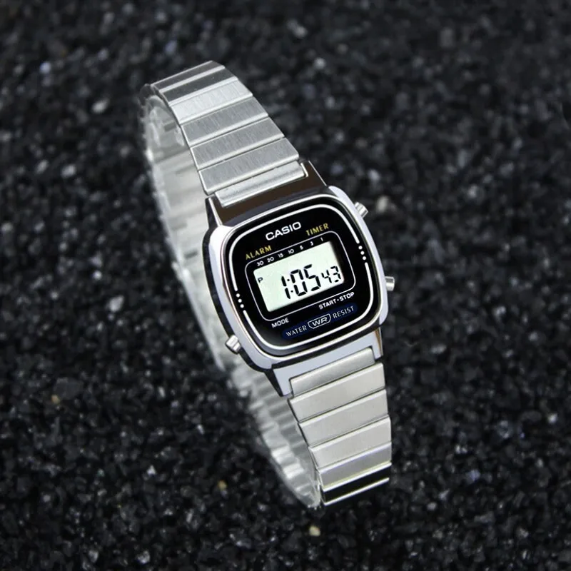 ساعة كاسيو للرجال بمينا صغير كلاسيكية مربعة كلاسيكية LED وشاشة رقمية وحركة كوارتز وساعات عصرية للطلاب