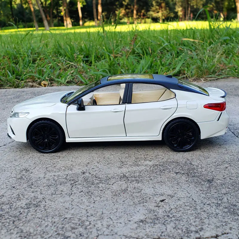 

1:24 Camry Alloy Car Model Diecast Metal Toy Vehicles Sound Light Car Model Simulation Collection Childrens Toy Gift
