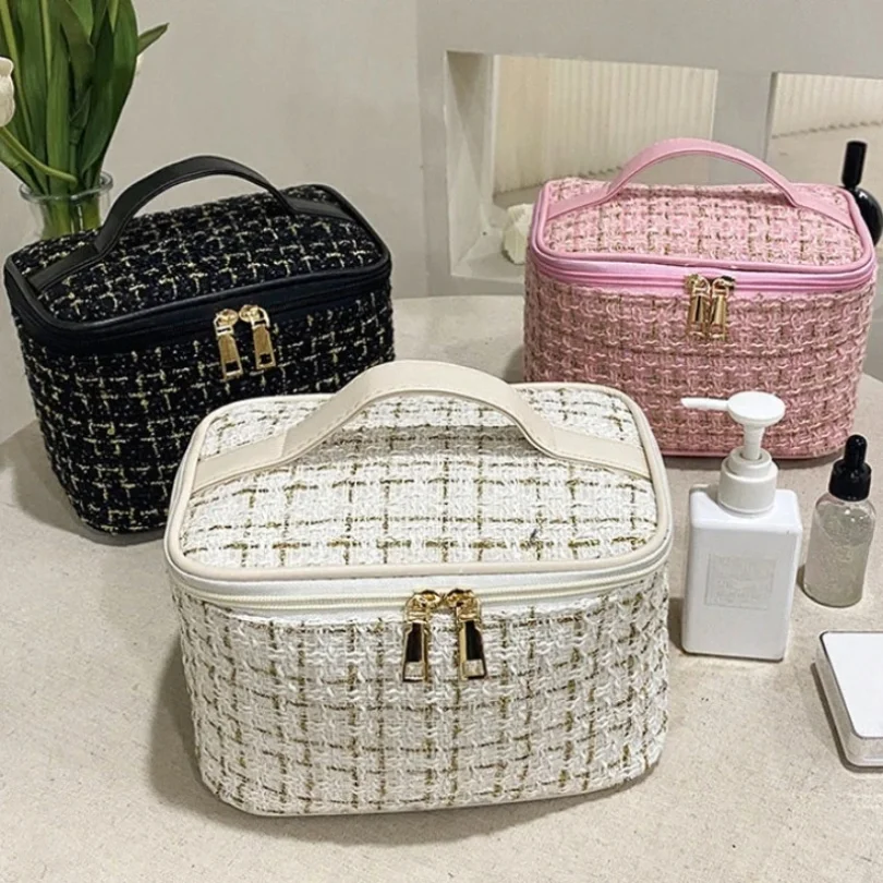 

2025 New Women's Bag Knitted Style Makeup Bag Portable Portable Portable Makeup Bag Fashionable Large Storage Bag BX100