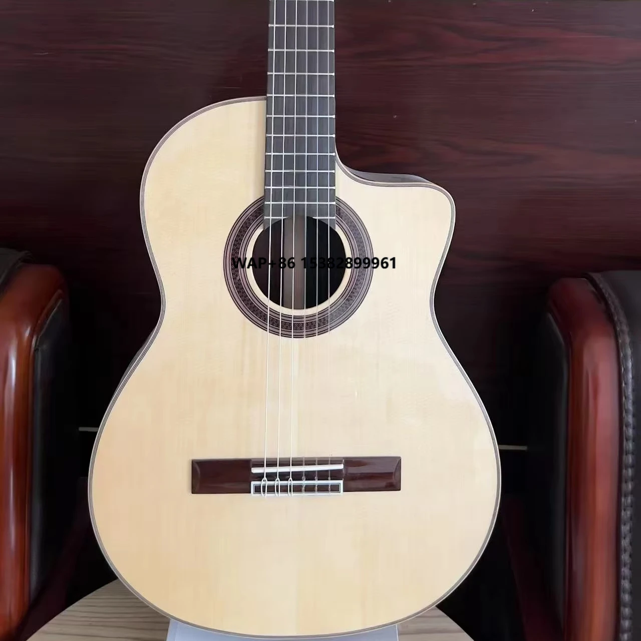 

High Quality New Unique Design Professional Handmade for Cordoba 4/4 Size Top Solid Classical Guitar