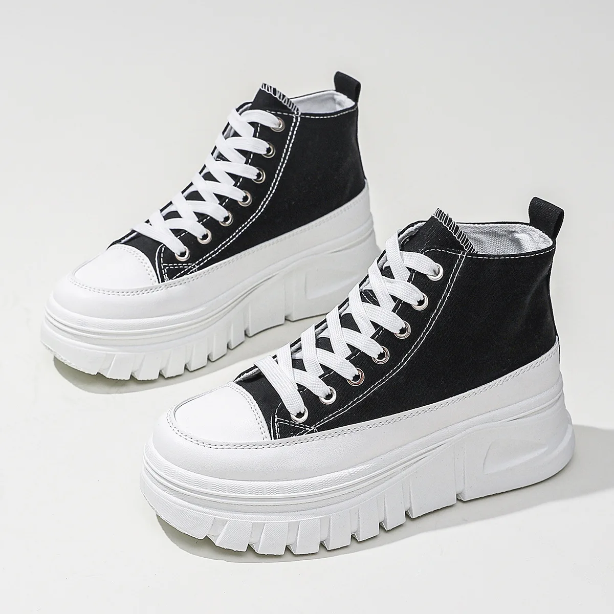 

Autumn and Winter 2025 Women's Casual Sports Shoes Lace Up Thick Soled Casual Canvas Shoes designer sneakers for women