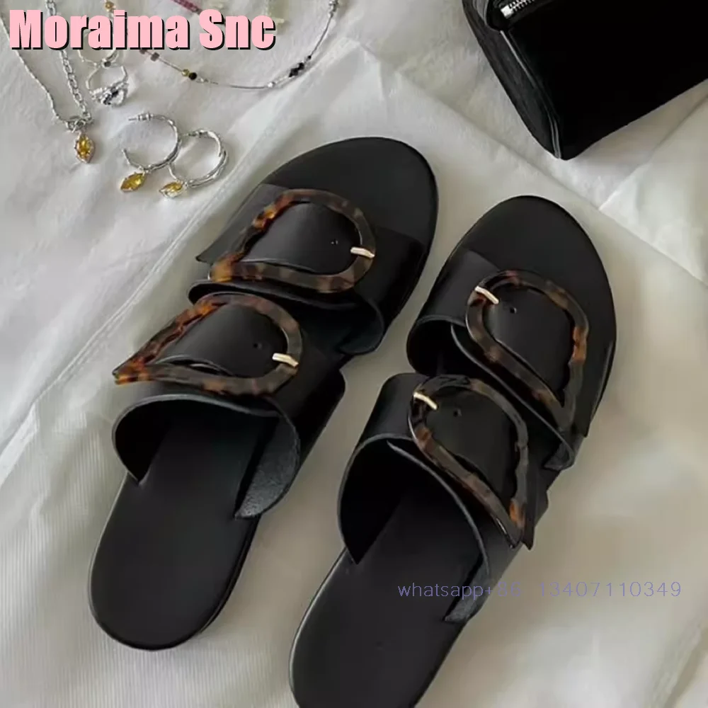 Sandalias planas con hebilla de leopardo para mujer, chanclas informales de punta redonda a la moda, color negro liso, para exteriores, 2024