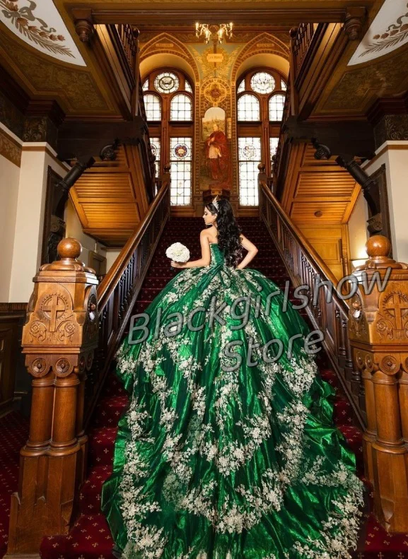 Princess Emerald Green Quinceanera Dresses 2024 Luxury Silver Applique Chapel Train Vestidos De Fiesta Elegantes Para Mujer2024