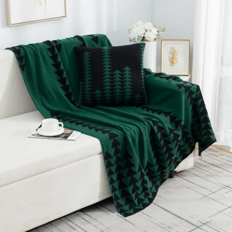 Autumn and winter new soft and comfortable knitted jacquard deer plush symmetrical geometric blanket blanket office nap blanket