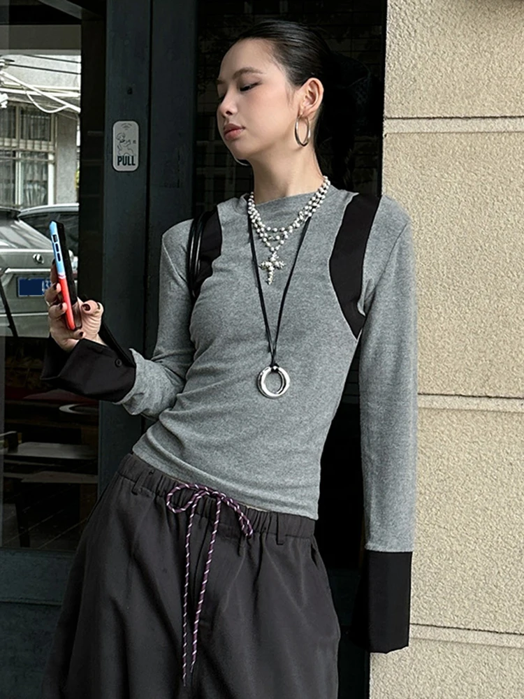 [EAM] Women Black Gray Color-block Brief Slim Casual T-shirt New Round Neck Long Sleeve Fashion Tide Spring Autumn 2024 1DH8399