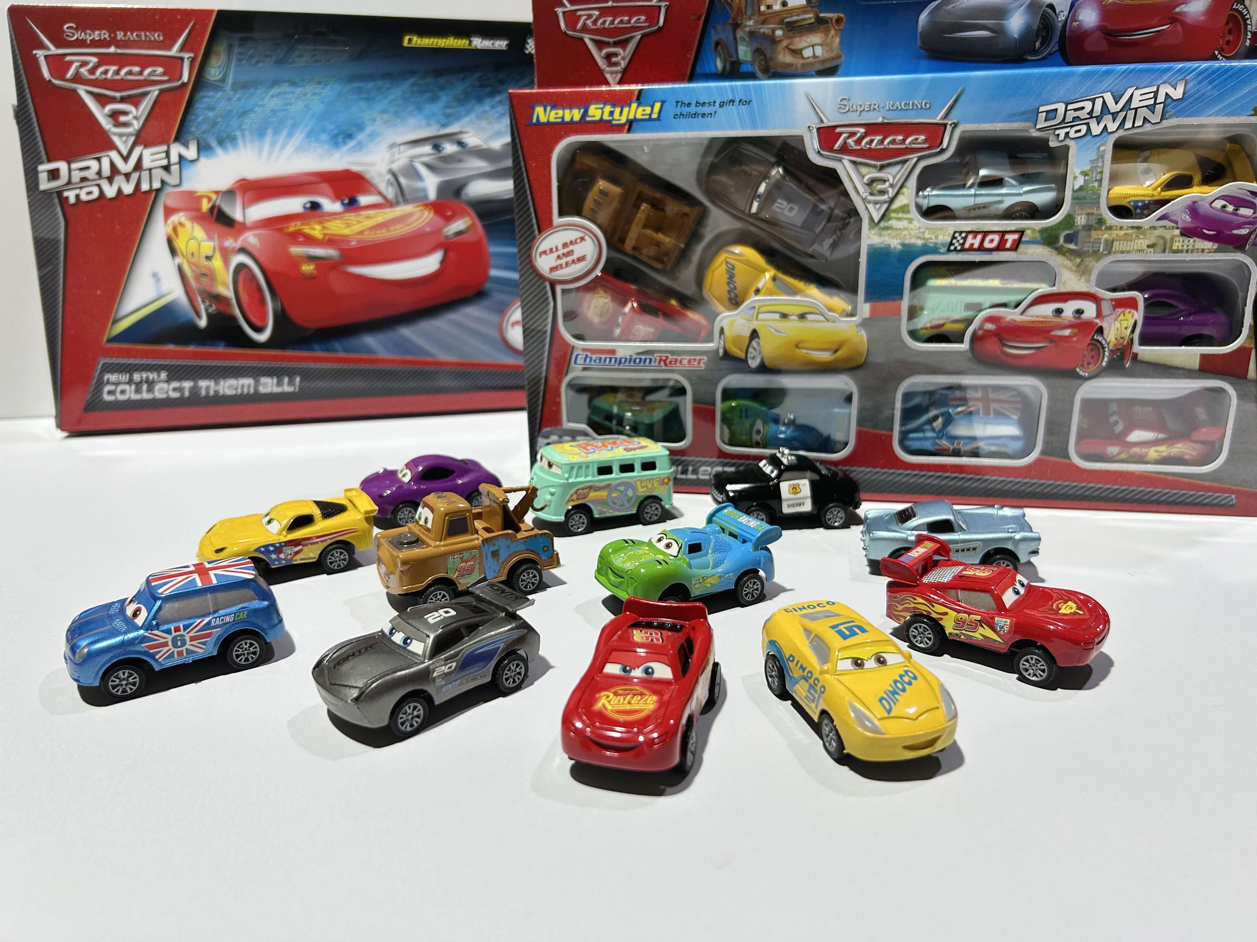 12 stks/set Disney Pixar Cars Lightning Mcqueen Jackson Storm Pvc Model Back-Force Auto Speelgoed Voor Kinderen Verjaardagscadeau set Kerst