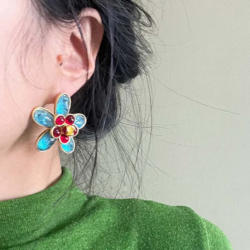 Vintage Court Blue Crystal Big Flower Petals Stud Earrings for Woman Girl Korean Fashion Jewelry Retro Luxury Gift Bijoux Femme