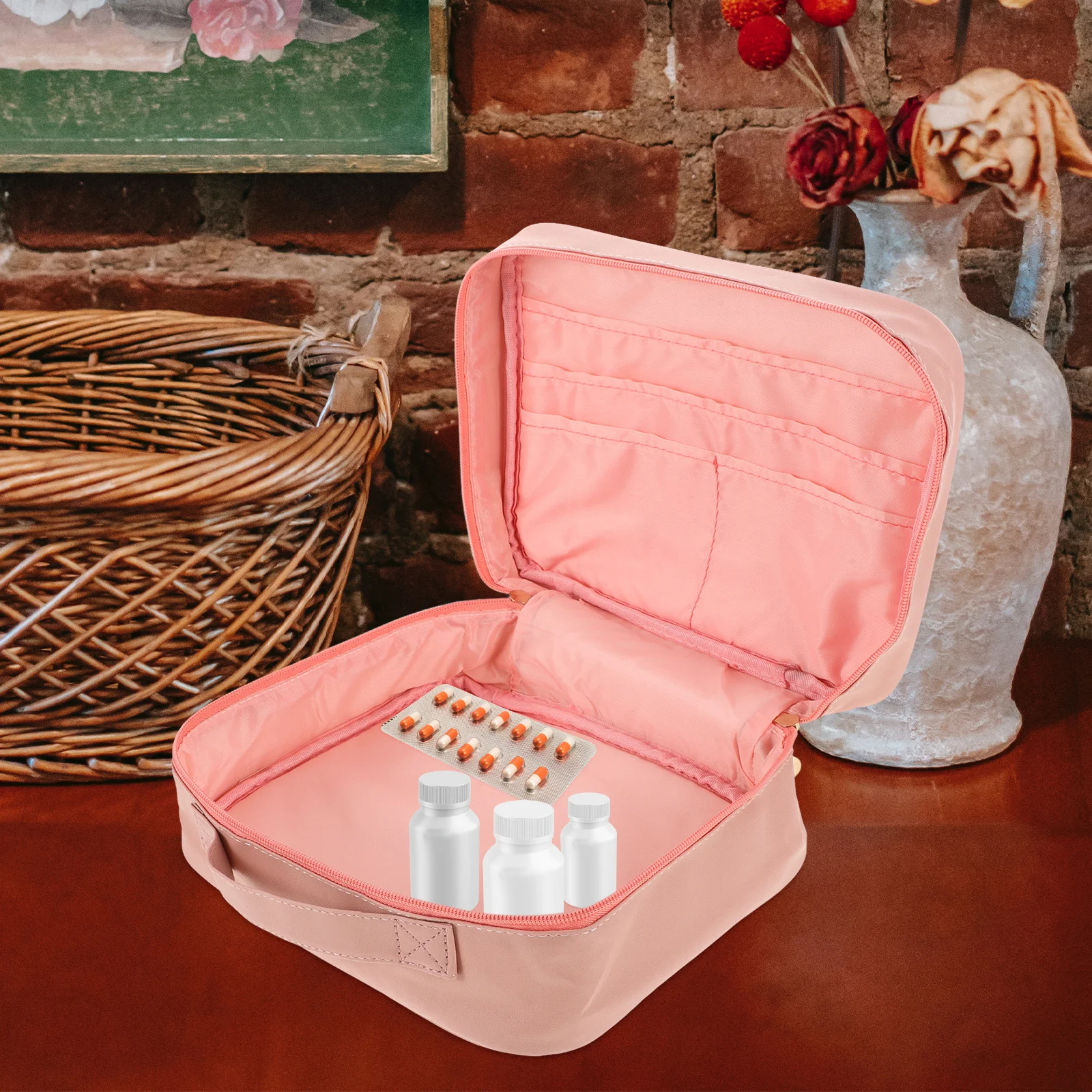 حقيبة مستلزمات طبية محمولة مقاومة لرذاذ الماء بسعة كبيرة للتخزين الطبي في حالات الطوارئ ومنظم أدوية للسفر والإسعافات الأولية #1
