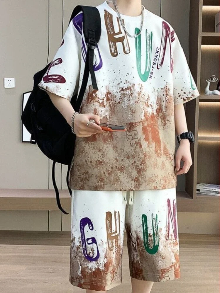 Stampa Uomo Set Tute sportive Nylon Grafica Slim Fit Kpop Tee Marche originali Stretch Abiti economici Chic Baggy T-shirt Pantaloncini da uomo