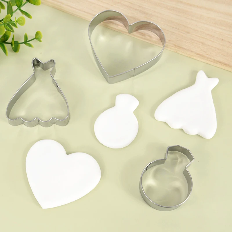 

1pcs Baking Mould Dress Heart Shape Biscuit Mold Stainless Steel Cookie Cutter Biscuit Wedding DIY Fondant Cake Decorating Tool