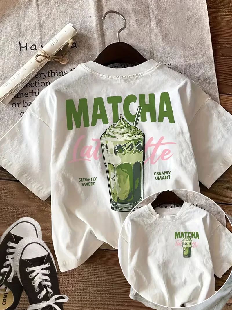 Camiseta Gráfica Matcha Latte Retro Iced Coffee, Estampa Estética para Amantes de Café, Gola Redonda Solta, Manga Curta, Top Casual Diário