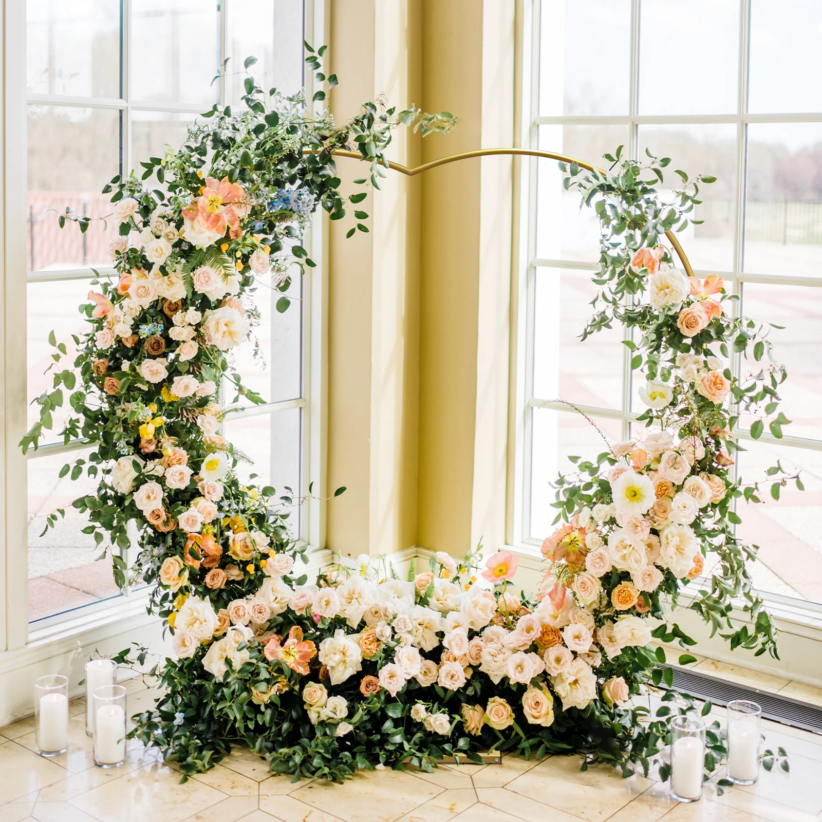 Archi per matrimoni a forma di cuore per cerimonia, supporto per fondale ad arco in oro da 6,7 piedi, cornice per arco a palloncino a forma di cuore in metallo con Base per Weddin