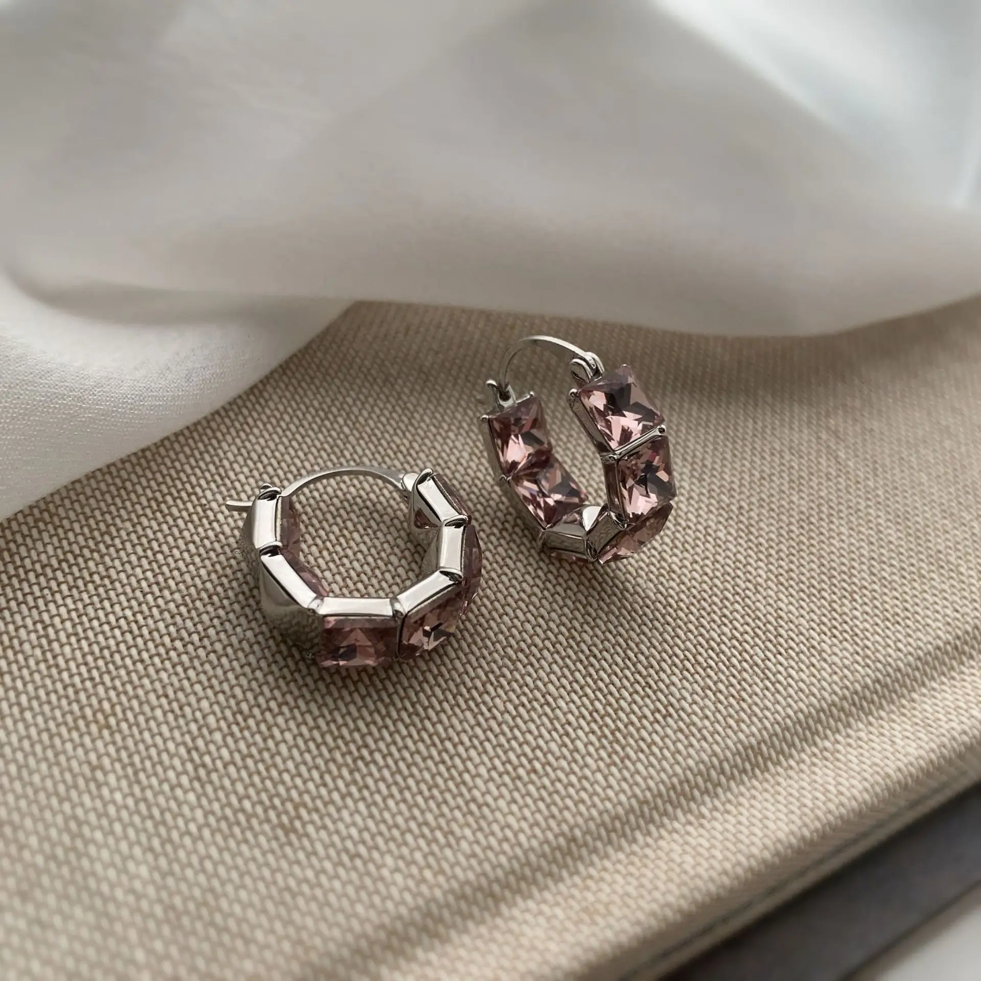 2025 Korean New Design Fashion Jewelry Gifts Luxury Square Pink Crystal Hoop Earrings Elegant Women's Daily Work Ear Accessories