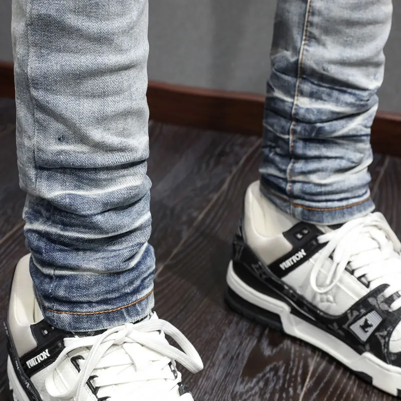 Fashionable new men's jeans with pleats, washed with nostalgia, elastic, slim fit, perforated patches, light blue jeans, high st