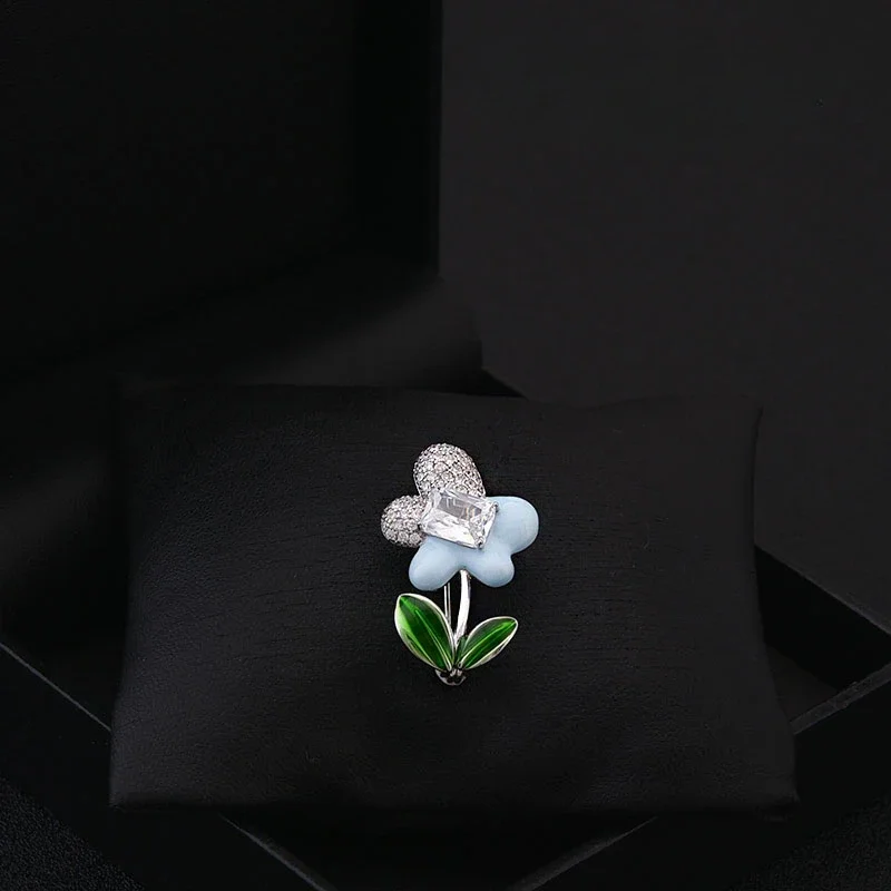 

Luxury Sunflower Brooch Women Design Sense High-End Fashion Flower Pin Girls Romatic Sweet Clothes Accessories Cute Jewelry 6088