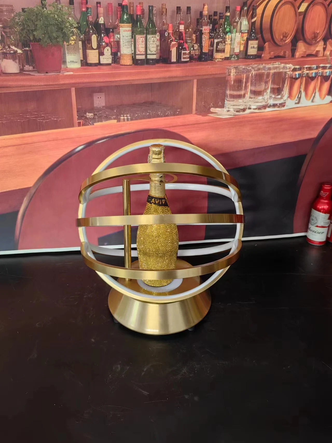 High-End Bespoke LED Bottle Display RackCustomized Logo Hennessy Rechargeable Round LED Bottle Presenter Carrier Glorifier Displ