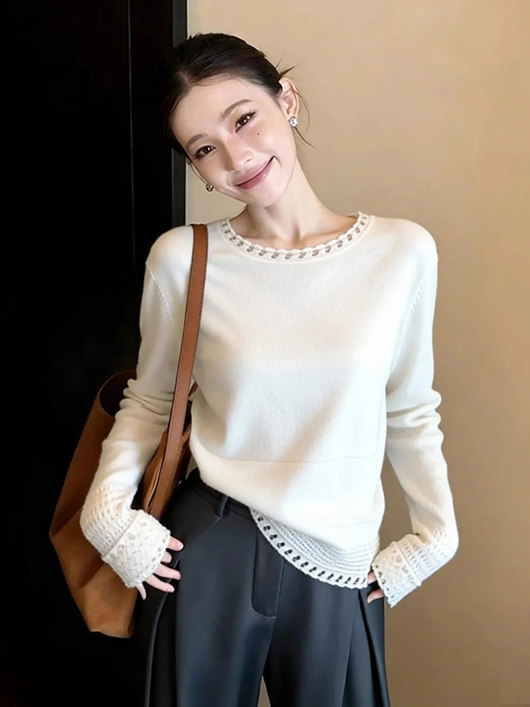 

Women's Long Sve T-irt round Ne Lace Splicing Hollow out Knitted Soft Base irt French Sle Winter Thiened Top