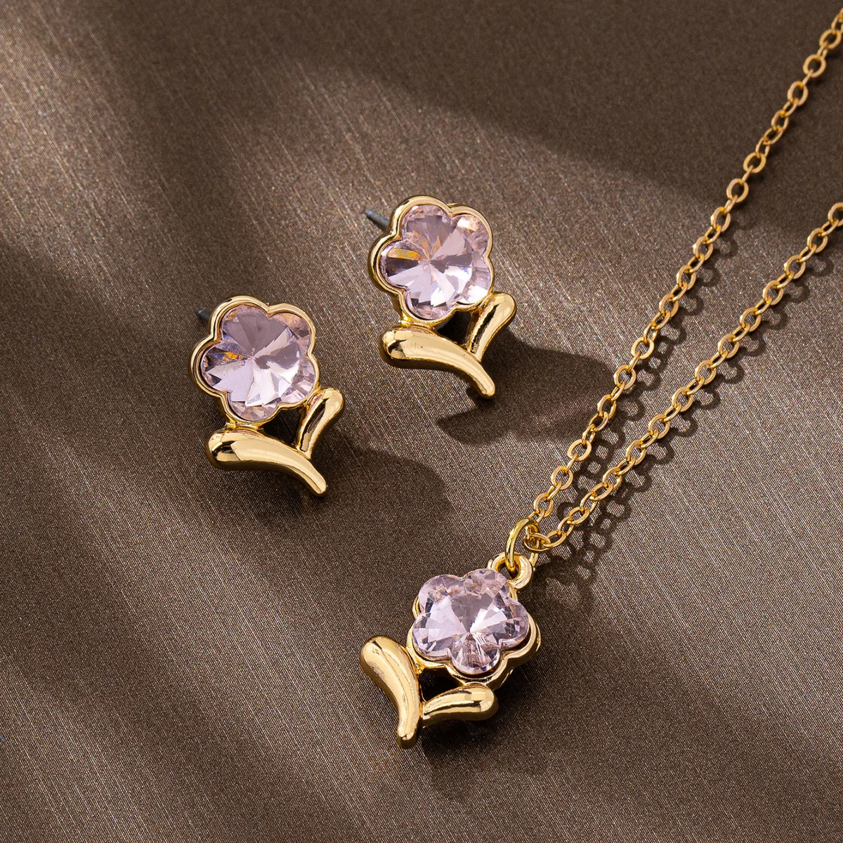 

Vintage Personality Elegant Pink Five-Petal Flower Stud Earrings Pendant Necklace Two-Piece Set Stylish Charm Jewerly Daily Wear